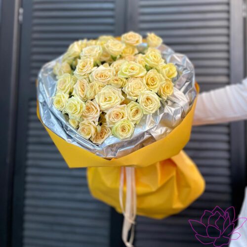 Букет из 15 кустовых роз
