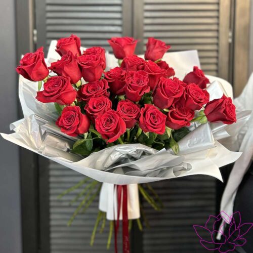 Букет из 25 красных роз
