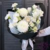 Букет из одноголовых хризантем и эустом