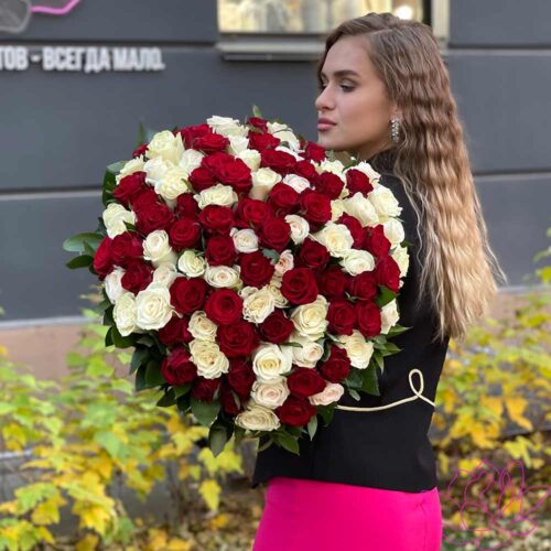 Букет из 101 красной и белой розы