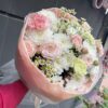 Букет из кустовых хризантем, роз и диантусов