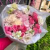 Букет из роз, гортензии и эустом