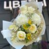 Букет из роз, одноголовых хризантем и альстромерий