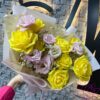 Букет из желтых роз и эустом