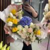 Букет из гортензии, эустом и тюльпанов