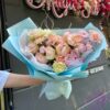 Букет из роз, гвоздик и пионов