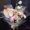 Авторский букет из роз и антуриума