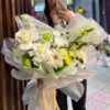 Авторский букет из роз и хризантем