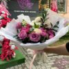 Букет из роз, хризантем и рускуса