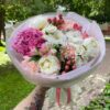 Букет из гортензии, пионов и гиперикума