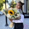 Букет из подсолнуха, эустом и диантусов