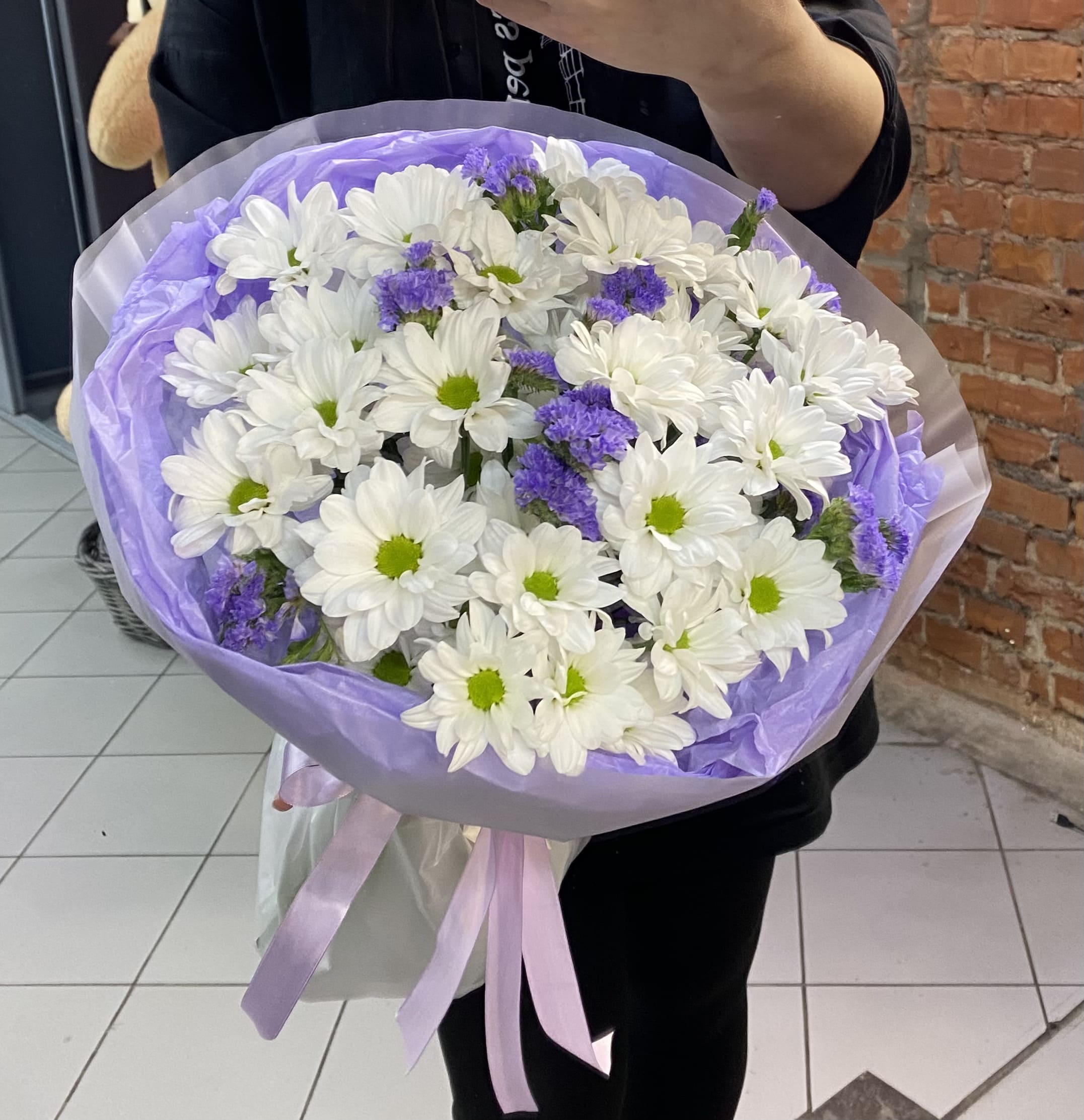 Букет с хризантемой и статицей Букет с хризантемой и статицей