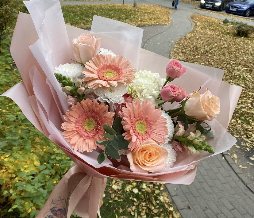 2024-04-29 14-27-18 Цыеточная композиция с кустовыми розами